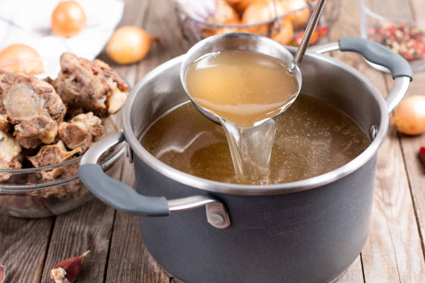 caldo de hueso sopa olla cocina