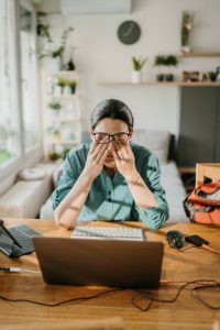 dolor de cabeza mujer