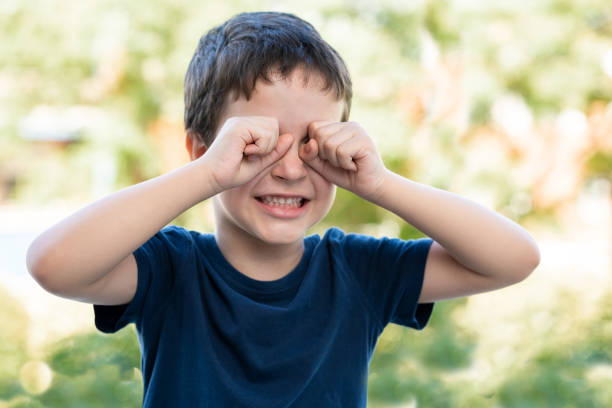 niño ojos sensibilidad